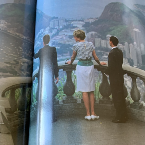 Diana Princess of Wales by Tim Graham HC - Picture 7 of 8